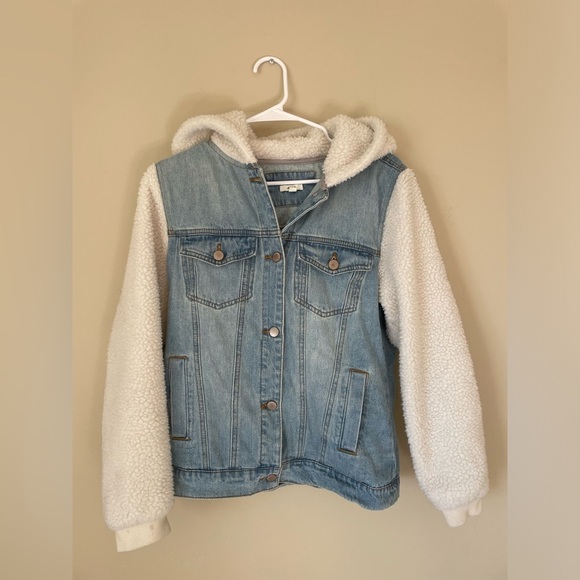 Ardene Denim Jean Jacket with White Sherpa And hood size medium. NWOT - Picture 1 of 7